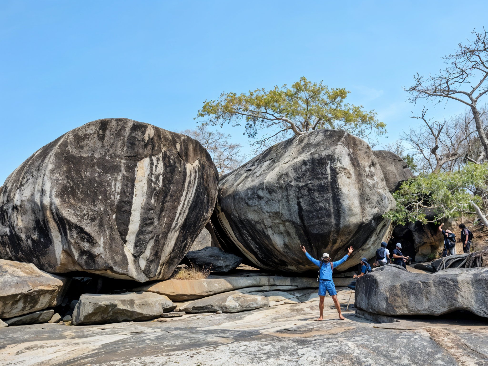 South Goa : Ocean Hike to Boulder Bay