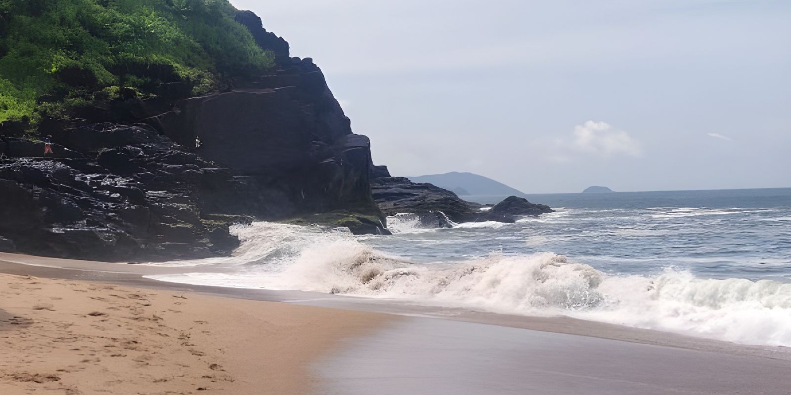 Ocean Hike to Eagles Cliff, South Goa Photo 1
