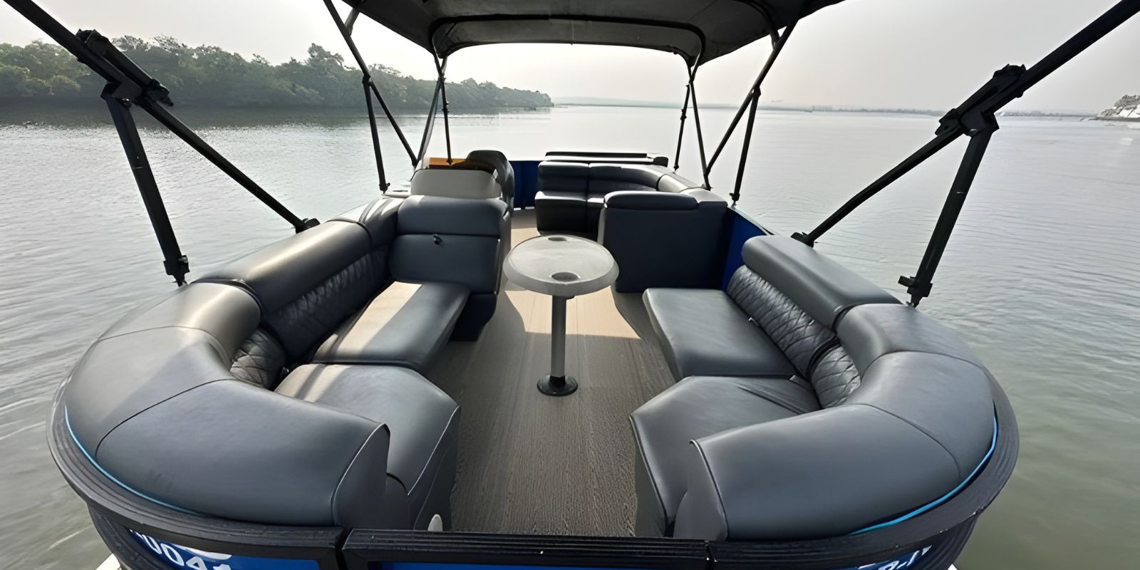 Goa : Mandovi Lounge Boat (8 Pax)