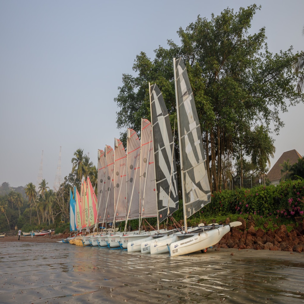 Sailing at Bambolim : One Boat Experience (45 Minutes)