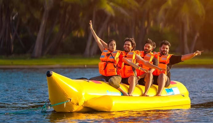 North Goa : Banana Boat Ride at Candolim Beach