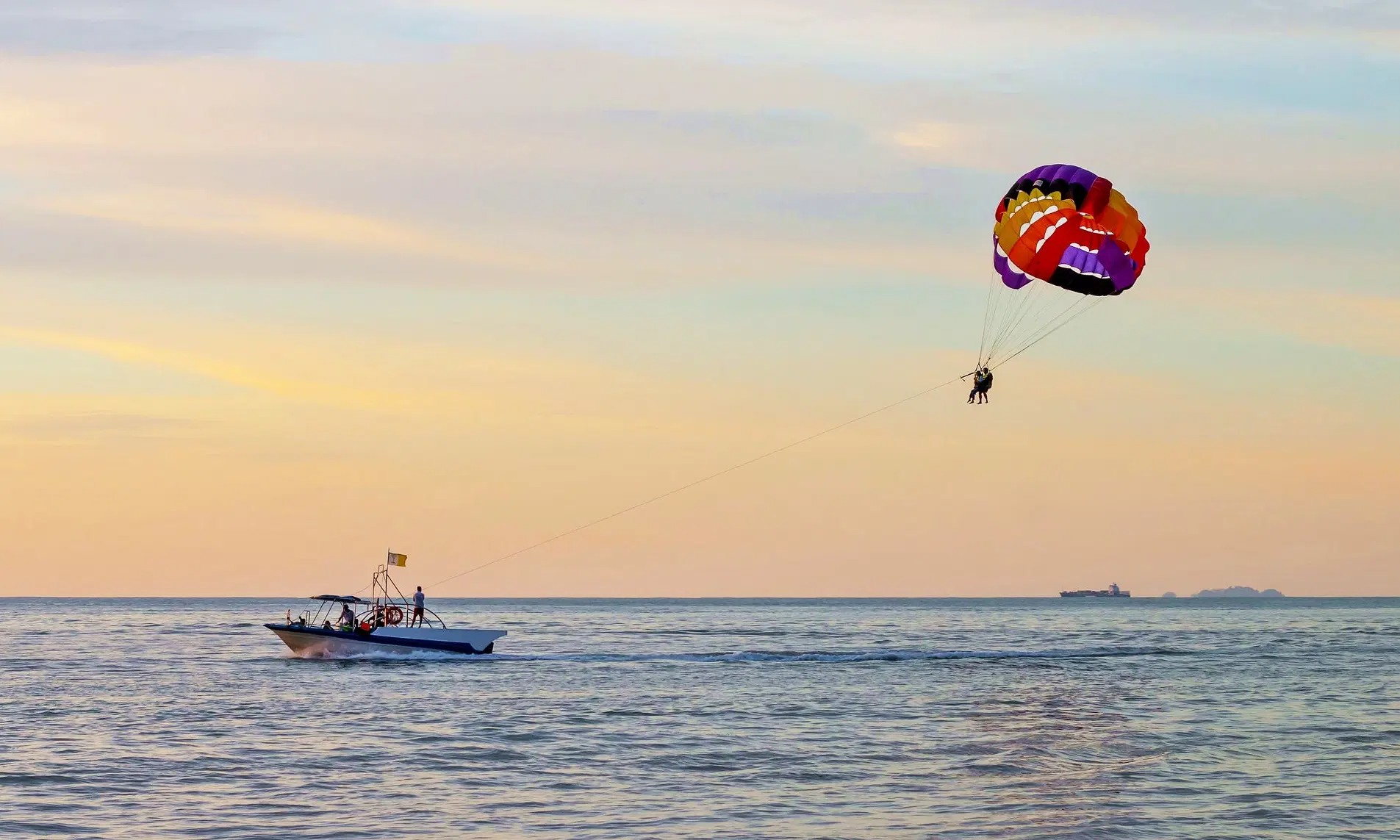 North Goa : Double Winch Parasailing at Candolim Beach