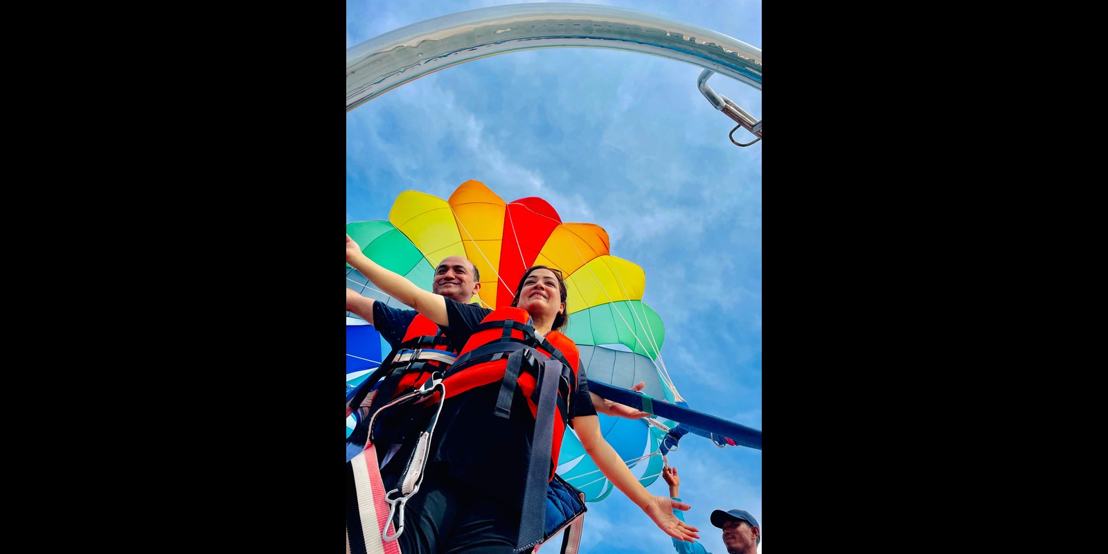 South Goa : Mobor Beach - Parasiling