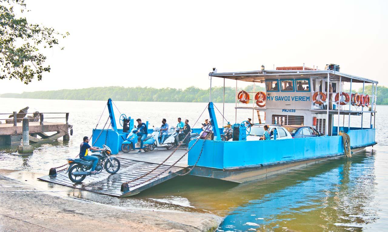 🏝️ 4. Divar Island – A Hidden Cultural Gem