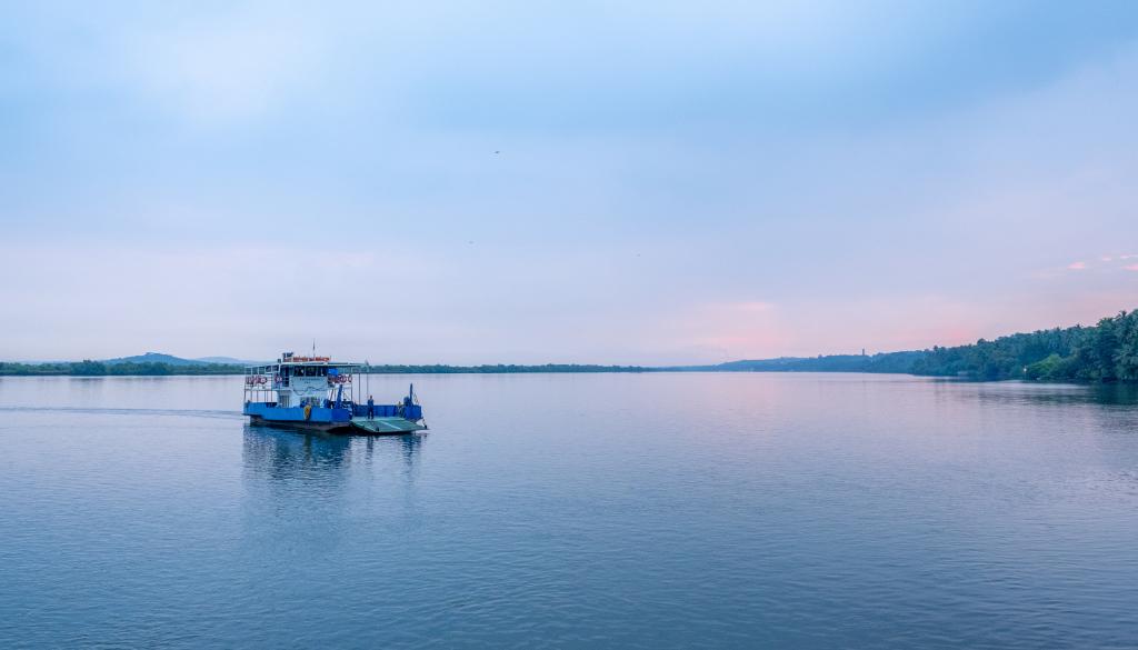 🏝️ 4. Divar Island – A Hidden Cultural Gem