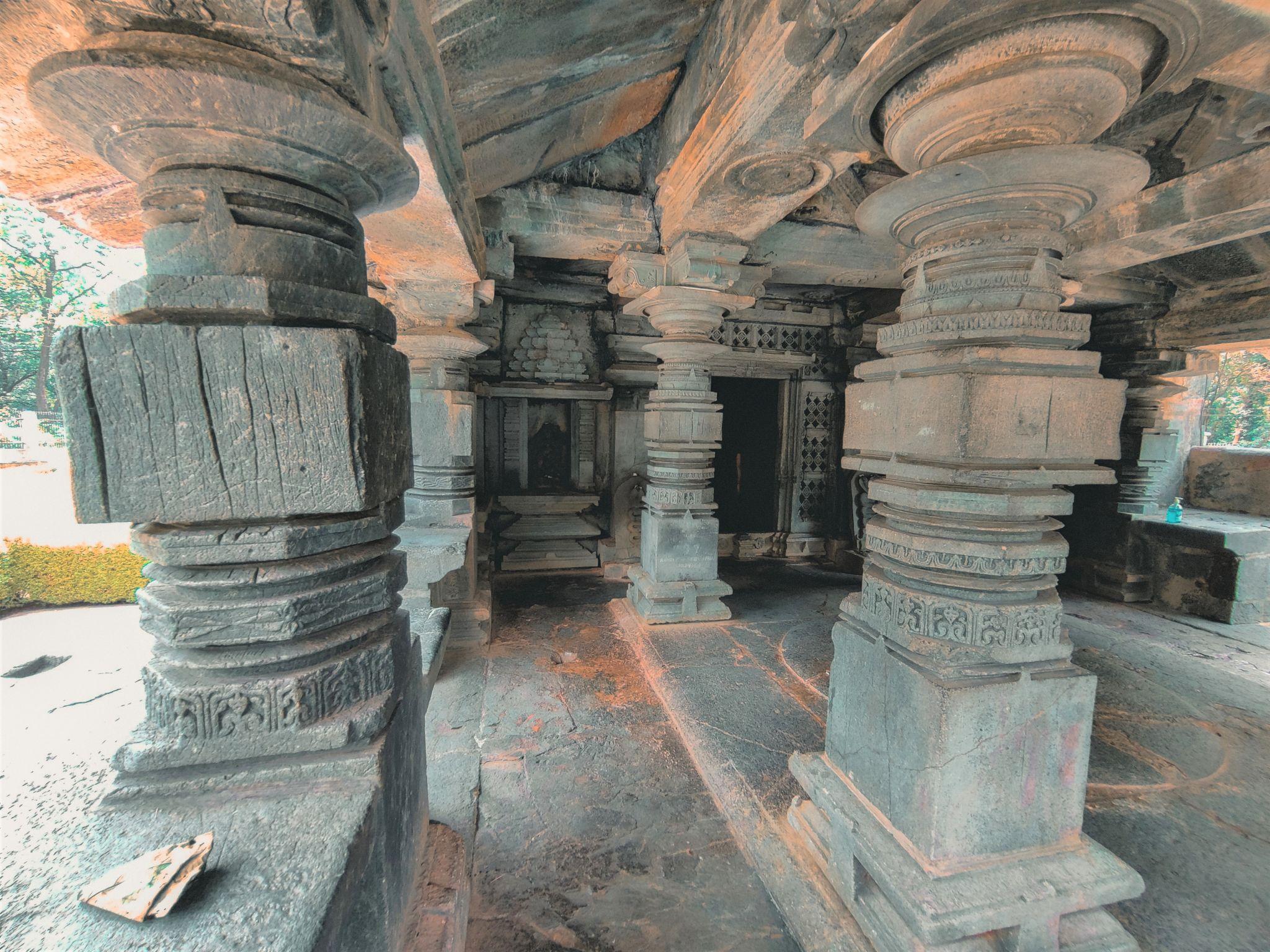 🏞️ 6. Tambdi Surla Temple – Hidden Spiritual Spot