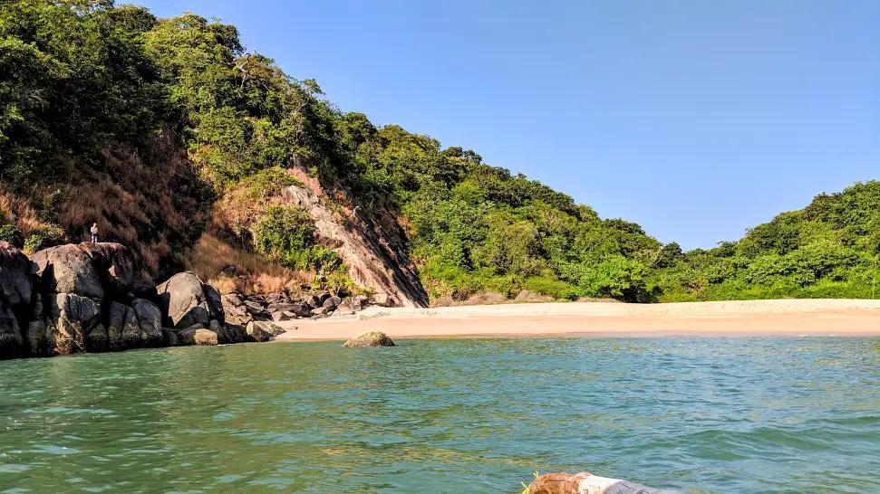🌊 2. Kakolem Beach (Tiger Beach) – Goa’s Most Underrated Beach