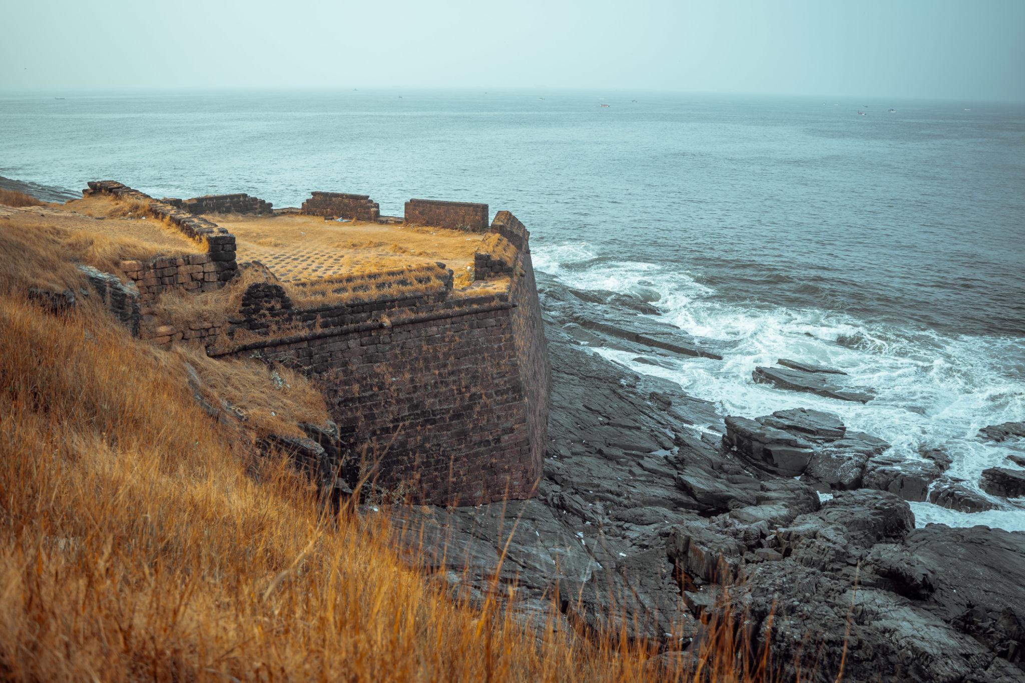 🌴 9. Cabo de Rama Fort – Hidden Sunset Point