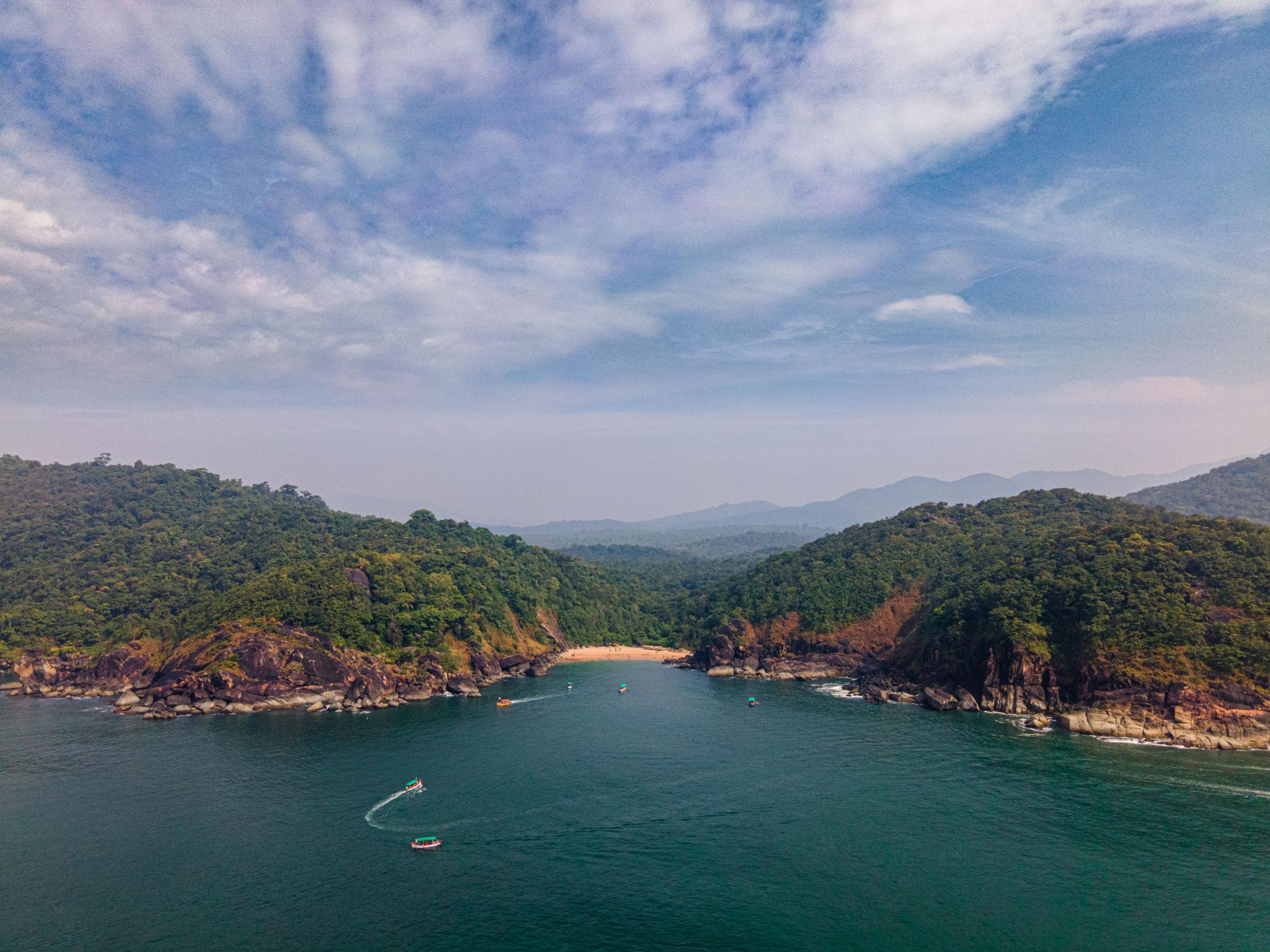 🌴 1. Butterfly Beach – A Secret Paradise for Couples