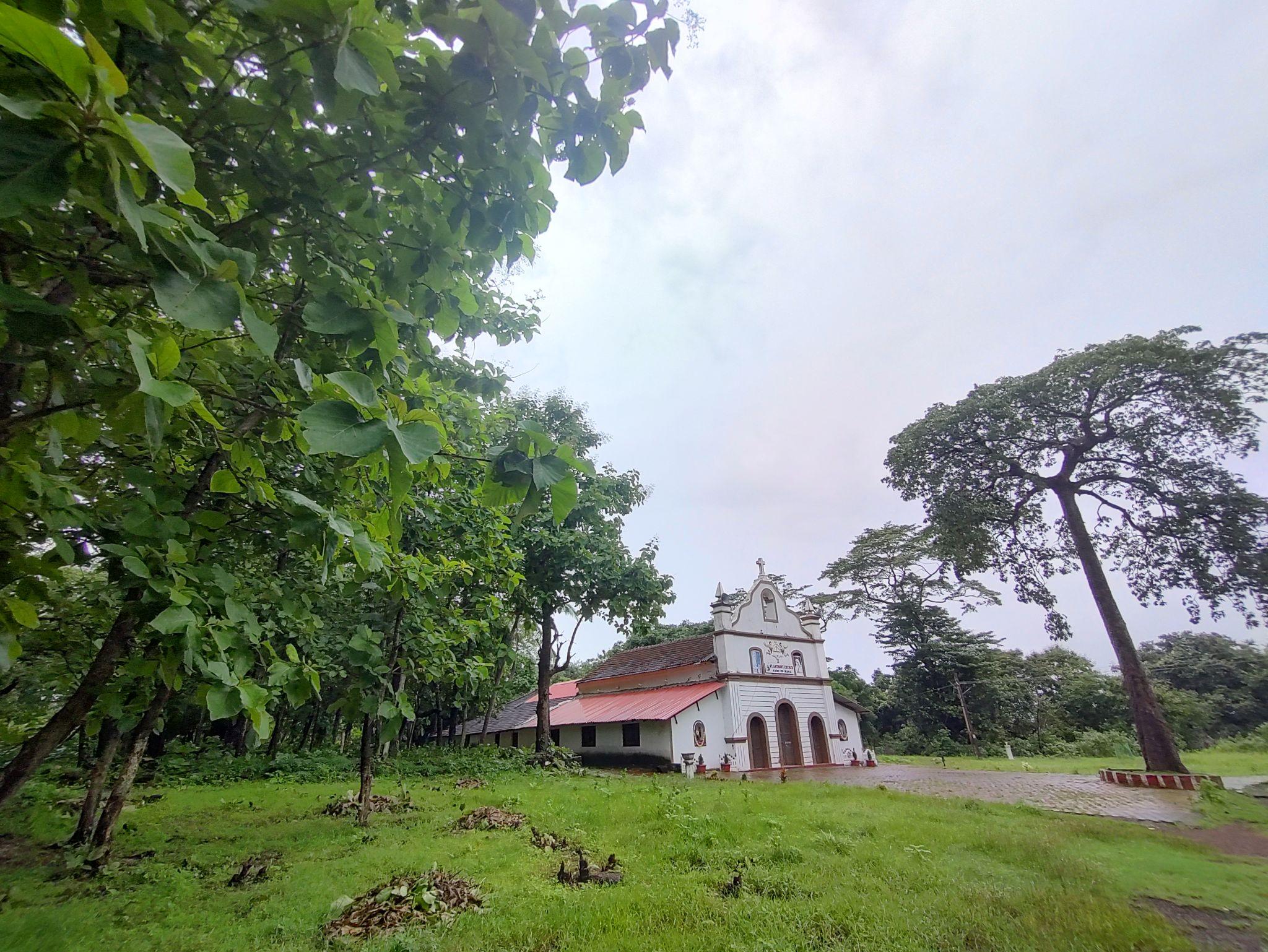 🌴 9. Cabo de Rama Fort – Hidden Sunset Point