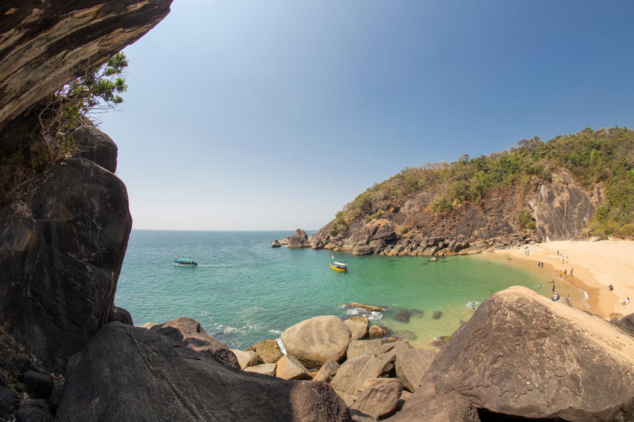 🌴 1. Butterfly Beach – A Secret Paradise for Couples