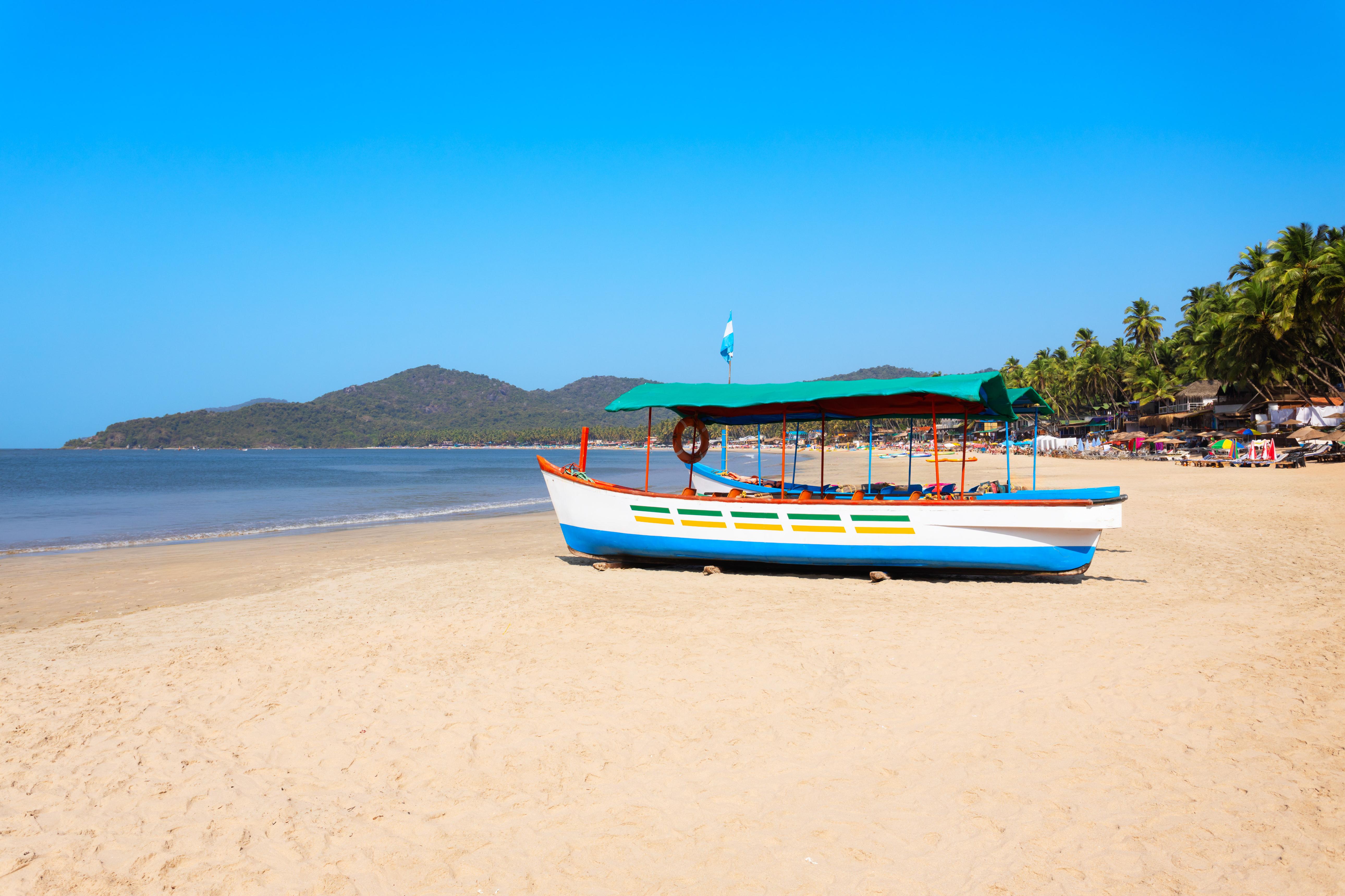 Agonda Beach vs Palolem Beach: Which South Goa Beach Is Better for Your Vacation?