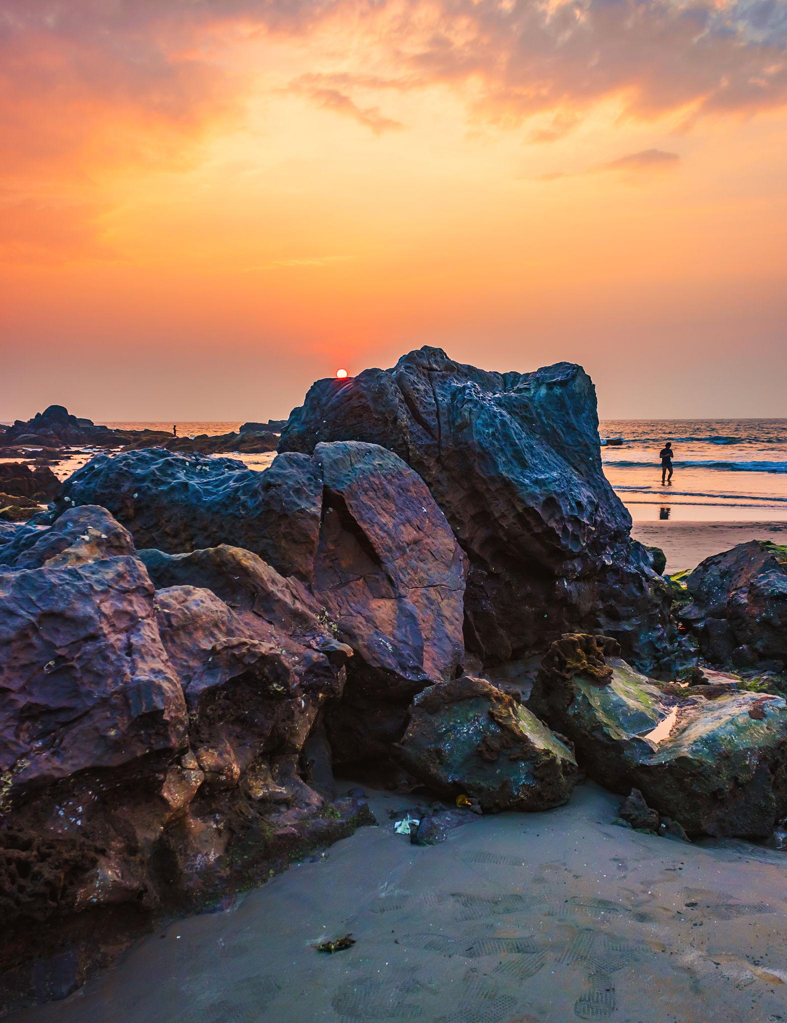 Watch the Sunset from Vagator Cliffs
