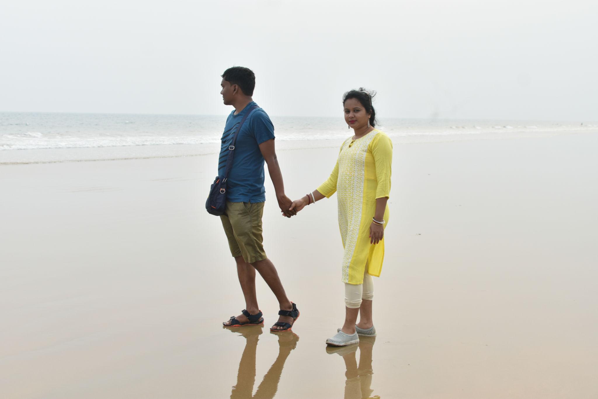 Romantic Hand-in-Hand Walk Pose 💑