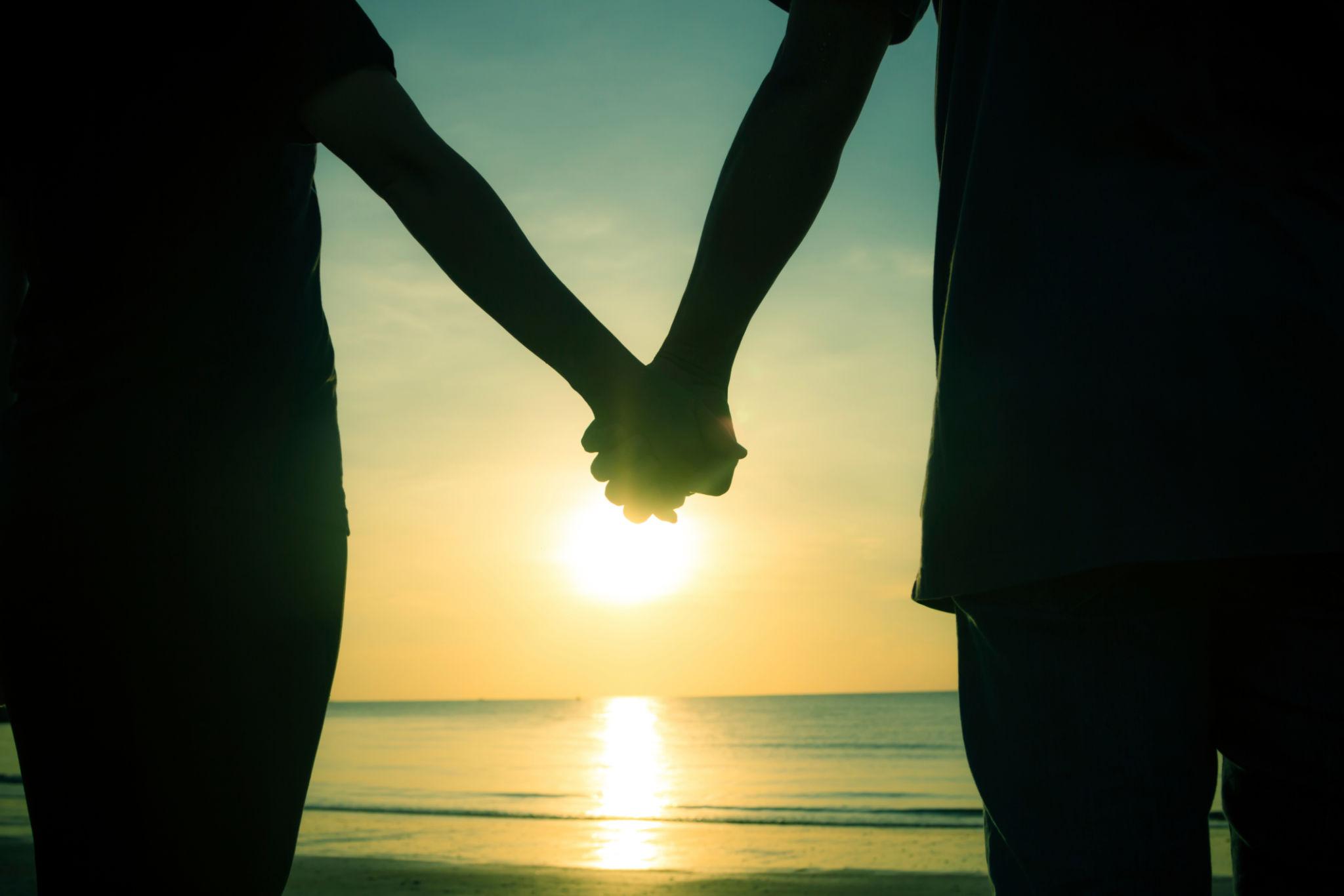 Romantic Hand-in-Hand Walk Pose 💑