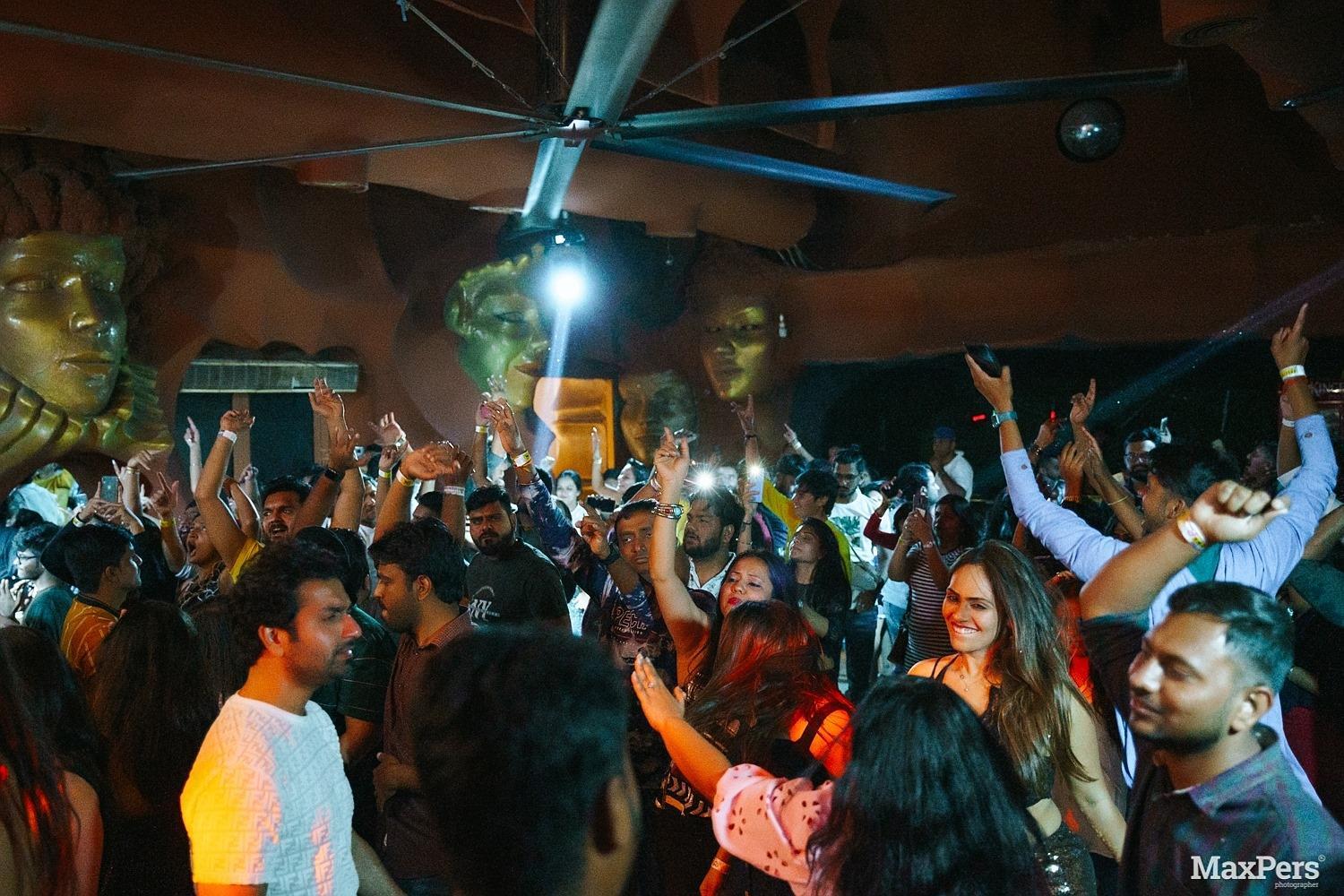 🎉 4. LPK Waterfront – Unique Night Experience