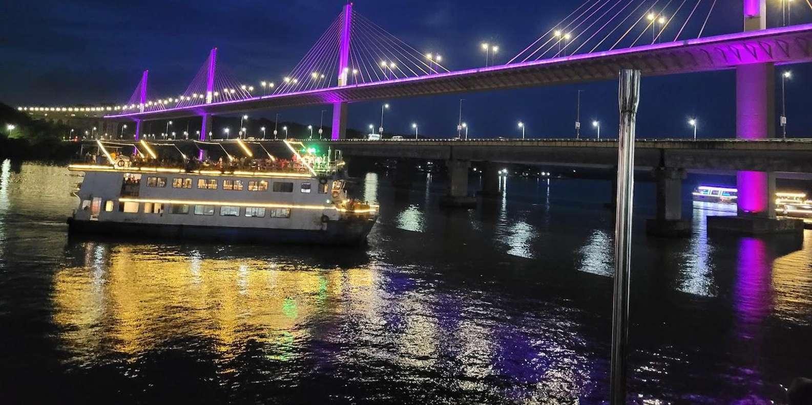 📍 Where Does the Cruise Take Place?