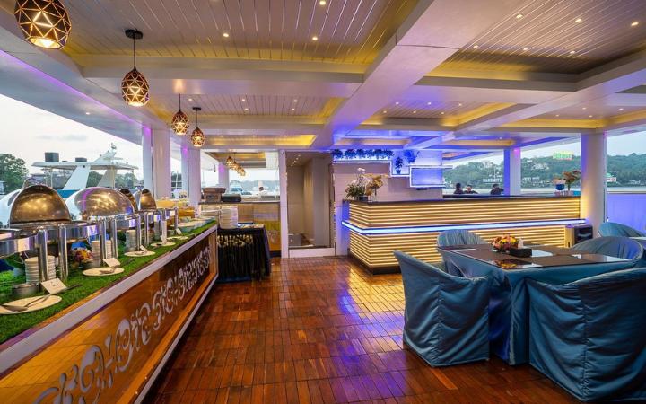 🎉 Highlights of the Luxury Dinner Cruise Experience