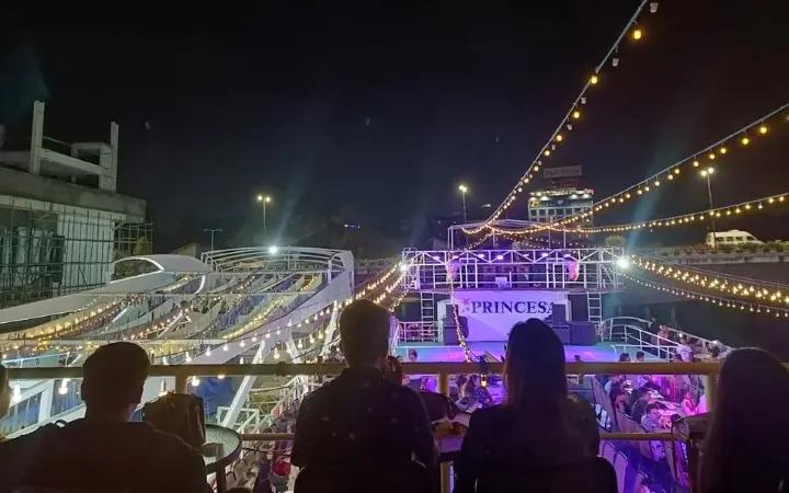 🎉 Highlights of the Luxury Dinner Cruise Experience