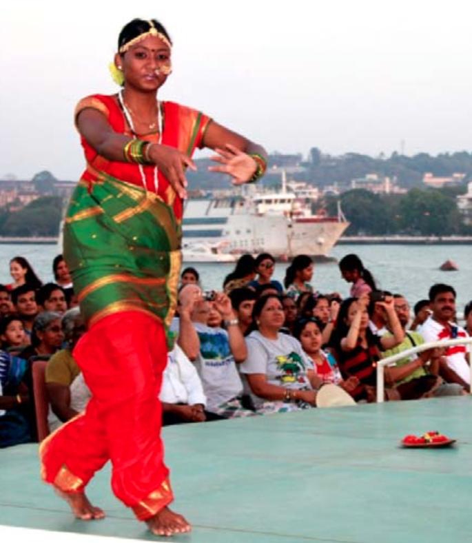 🎉 Highlights of the Luxury Dinner Cruise Experience