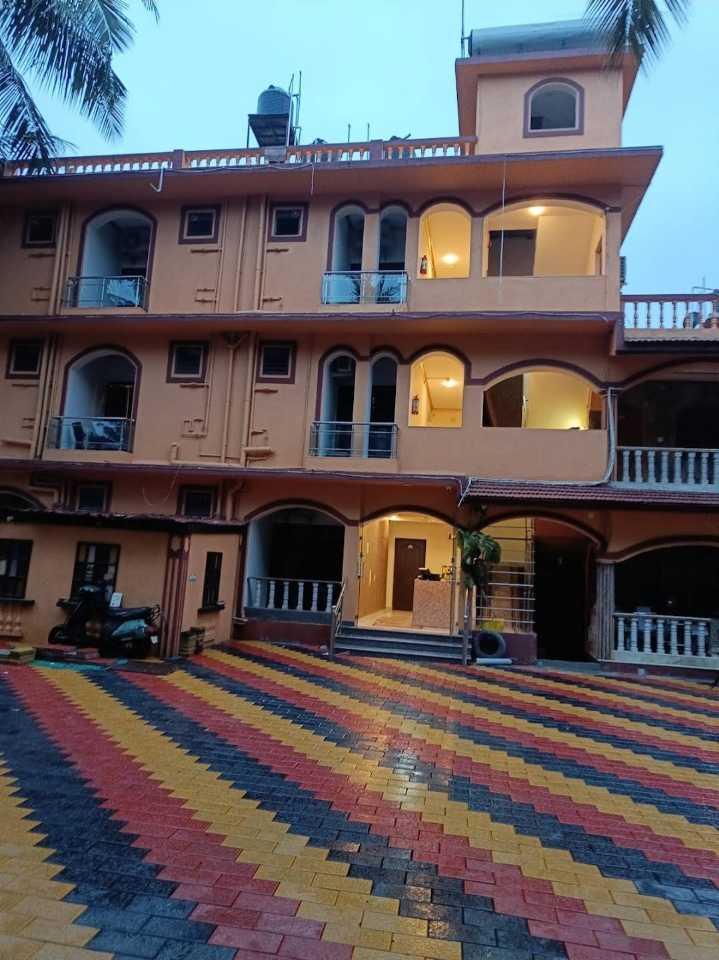 15. Goa Calangute Resorts