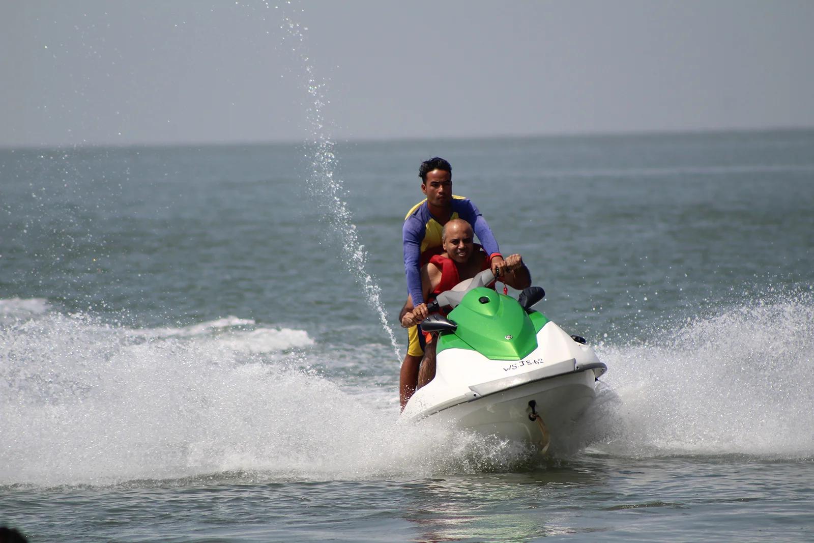 Who Should Try Water Sports in Calangute?