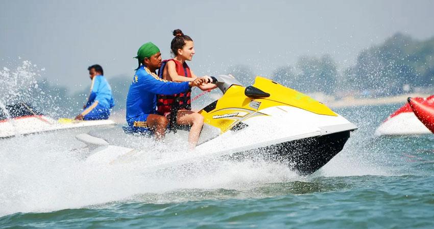 Who Can Enjoy Water Sports in Candolim?
