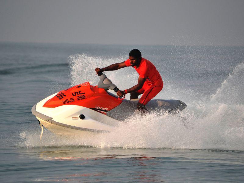 🚤 Types of Water Sports in Candolim Beach