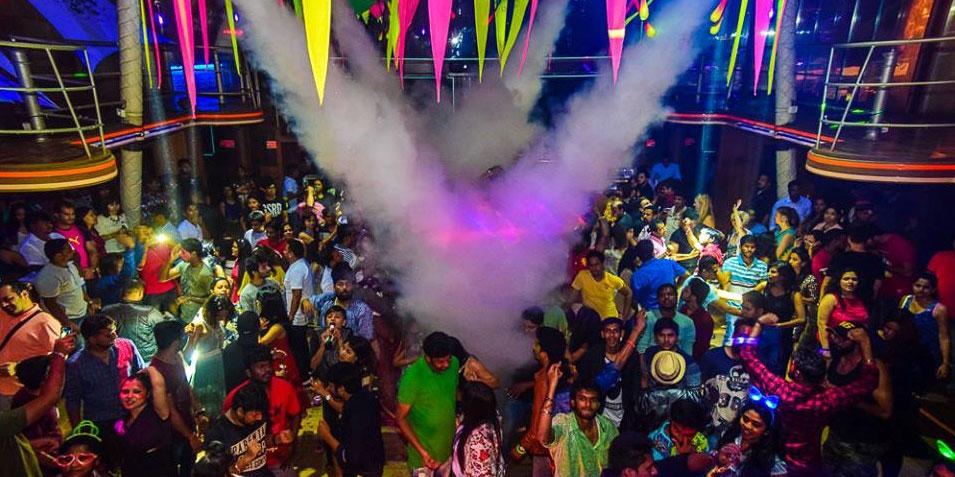 🎶 Candolim & Calangute – Clubbing & Luxury Vibes