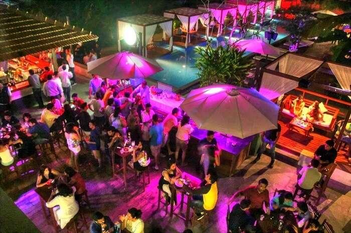 🎶 Candolim & Calangute – Clubbing & Luxury Vibes