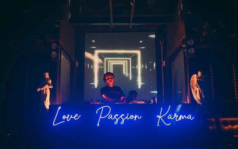 🎶 Candolim & Calangute – Clubbing & Luxury Vibes