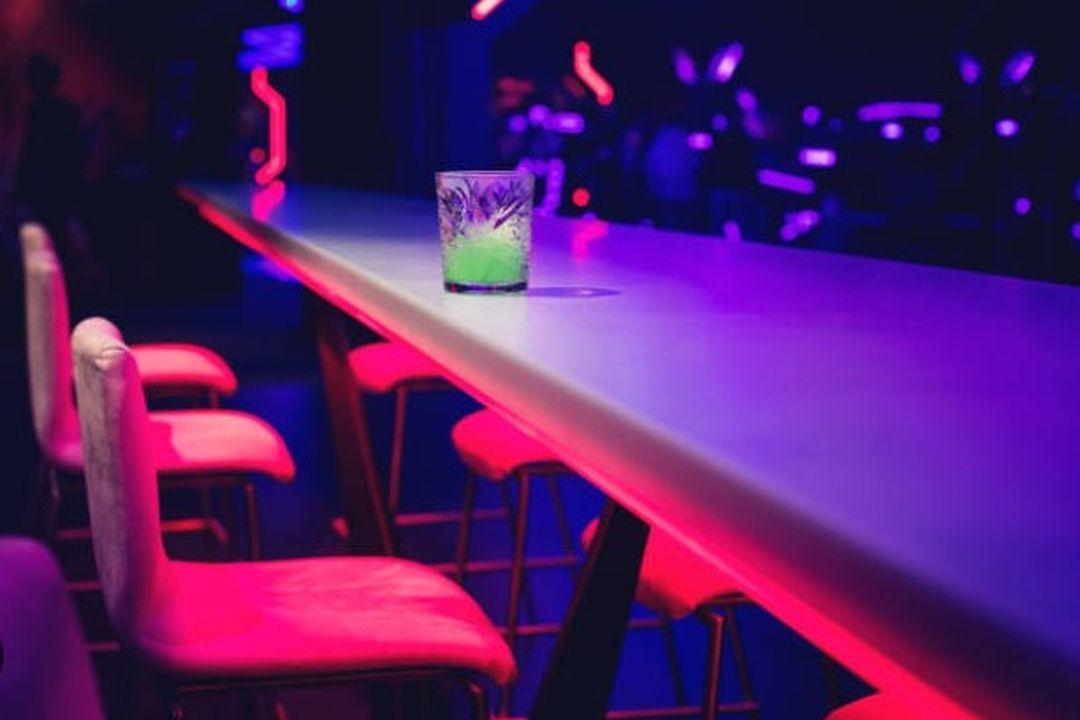 UV Bar Gallery Image