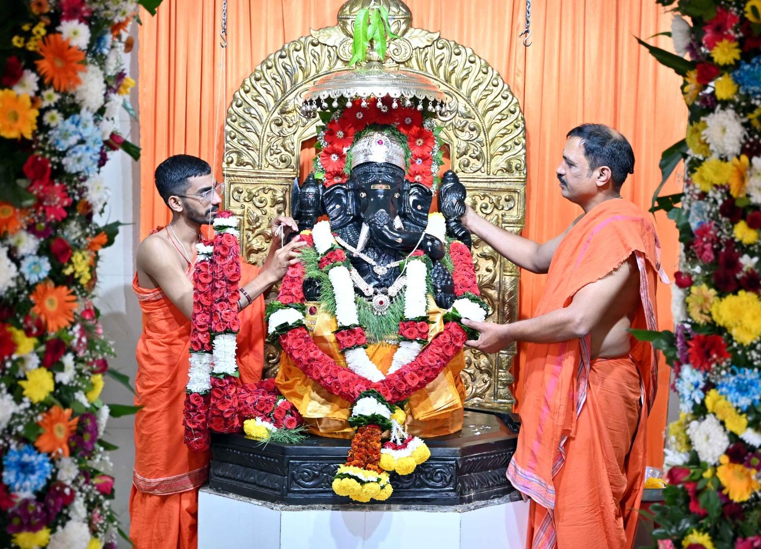 Siddhivinayak Ganpati Mandir Gallery Image