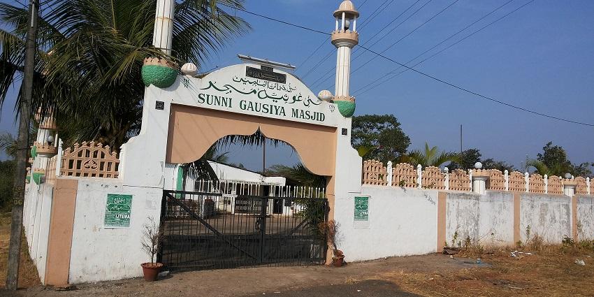 Sunni Al Madina Masjid Wa Madrasa Gallery Image