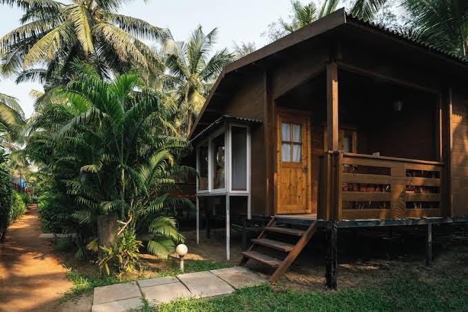 Morjim 1br Beachfront Cottage Villa Lira with jacuzzi