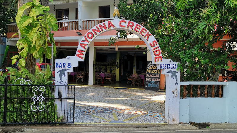 Mayonna Creek Side Bar & Restaurant
