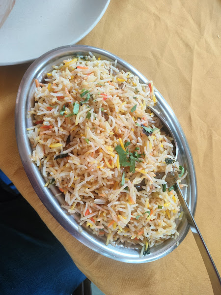 restaurant hills den